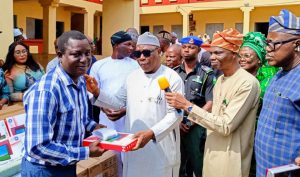 Oyo Govt distributes 18,000 tablets to public school teachers to boost digital learning