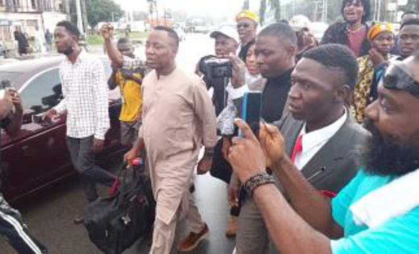 Invitation: Drama as Sowore storms Police headquarters with traveling bag