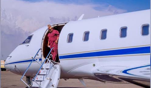 APC slams Gov Adeleke over ‘unannounced’ foreign trip, govt fires back